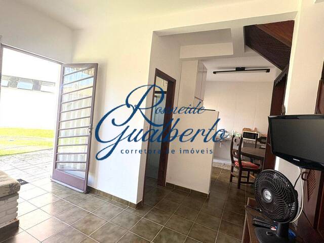 Sobrado para Venda em Caraguatatuba - 4