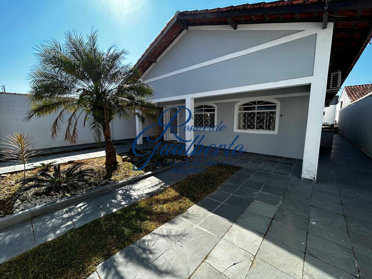 Casa, 4 quartos, 208 m² - Foto 1